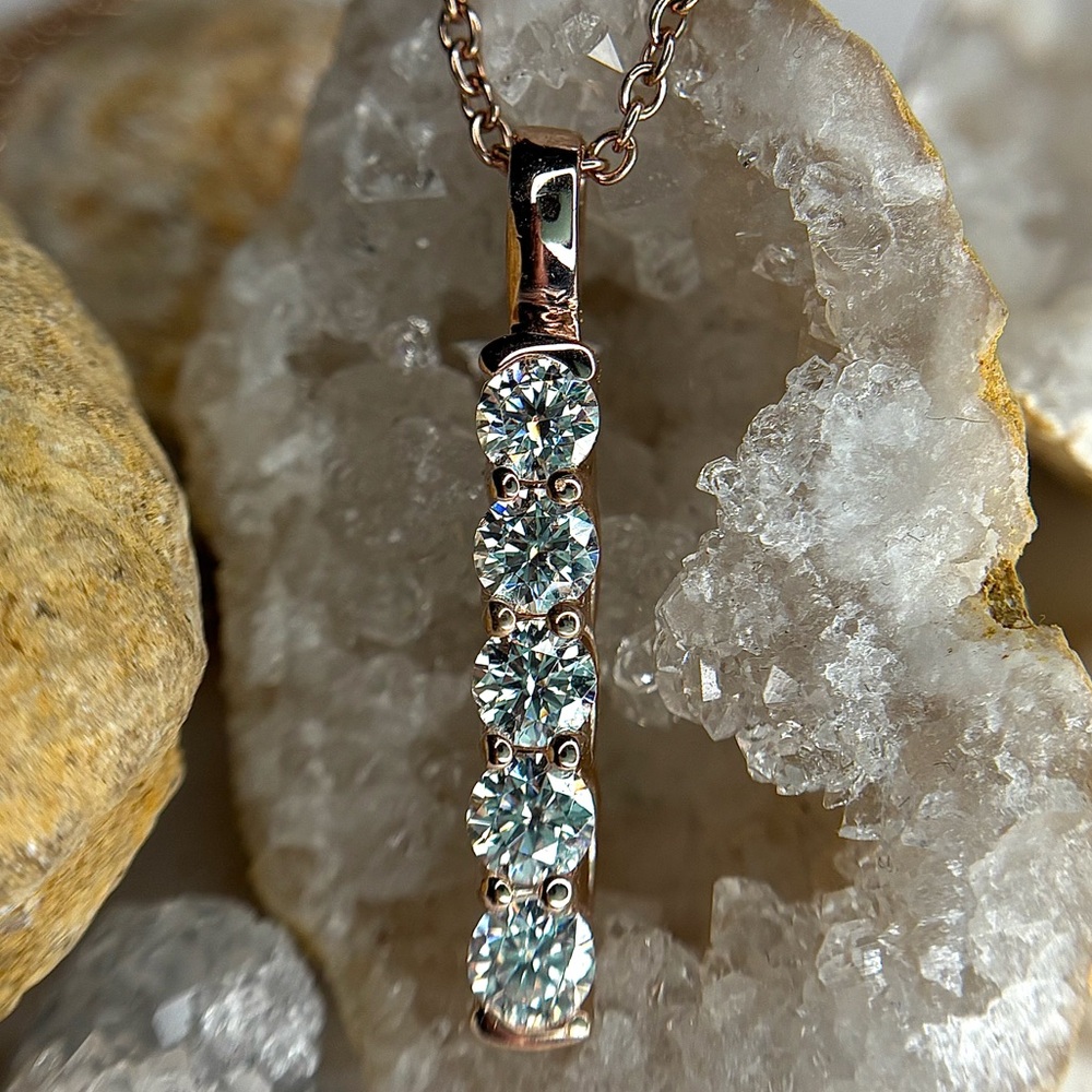 “Mega Sparkles” Captivating Rose Gold Moissanite Pendant! 💎